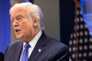 反击联邦最高法院裁决，特朗普宣布：10%的“全球进口关税”税率将升至15%