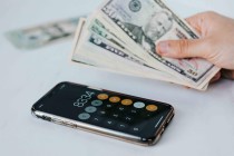如何实现资金的高效运转？这种运转需要哪些条件和策略？