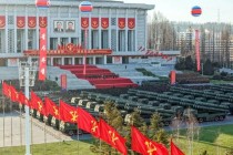 金正恩出席火箭炮赠送仪式，600毫米大口径火箭炮亮相，“世界上威力最大的聚焦式超强力攻击武器”