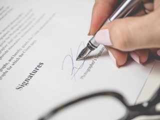 如何进行个人缴纳医保相关操作？缴纳方式有哪些？