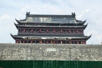 凤阳鼓楼瓦片脱落背后：涉事公司十年前曾因违规施工致文保建筑被烧毁