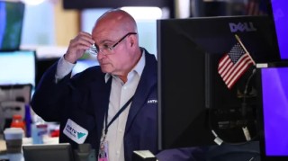 收盘：原油重挫美股收高 伊朗反应可能缓和中东局势