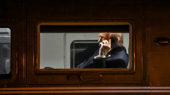 特朗普T1黄金手机悄然取消“美国制造”标签 第1张 特朗普T1黄金手机悄然取消“美国制造”标签 第1张