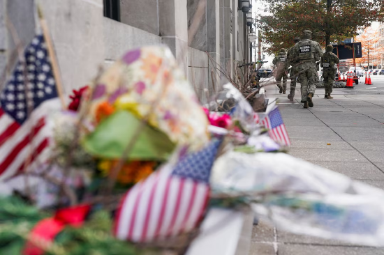 被控袭击国民警卫队者面临美国谋杀罪指控,特朗普拟暂停“第三世界”移民 第1张 被控袭击国民警卫队者面临美国谋杀罪指控,特朗普拟暂停“第三世界”移民 第1张