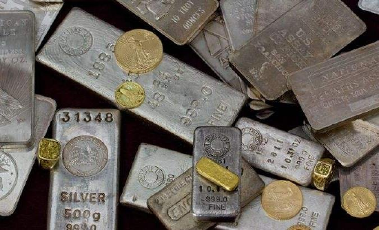 12月24日外盘头条：美国消费者信心连续第五个月下滑 金银连续两日刷新历史新高 特朗普提美联储主席必要条件  第4张