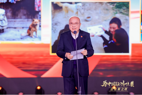 陈景河现场落泪，卢迈呼吁关注农村养育，韩璧丞展示仿生手抓哑铃……上百位企业家共话中国经济新动能  第4张