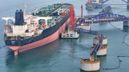 伊朗控制霍尔木兹海峡通行权，美国油价重返100美元上方  第1张