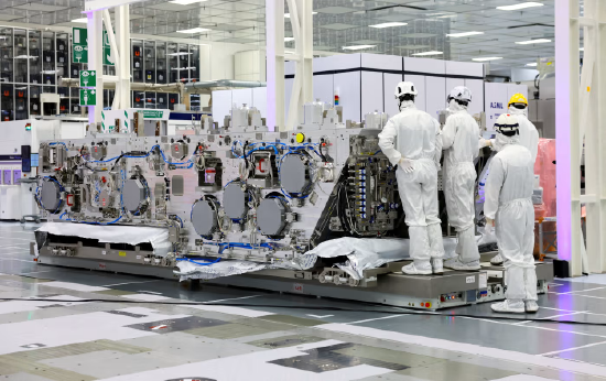 阿斯麦受AI强劲需求拉动上调业绩预期  第2张